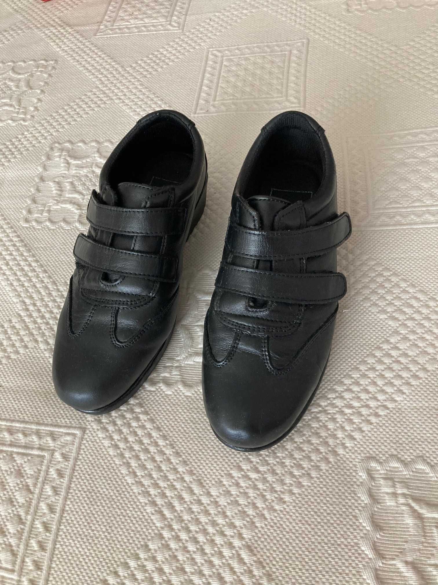 Sapatos/ténis cunha pretos (36) praticamente sem uso