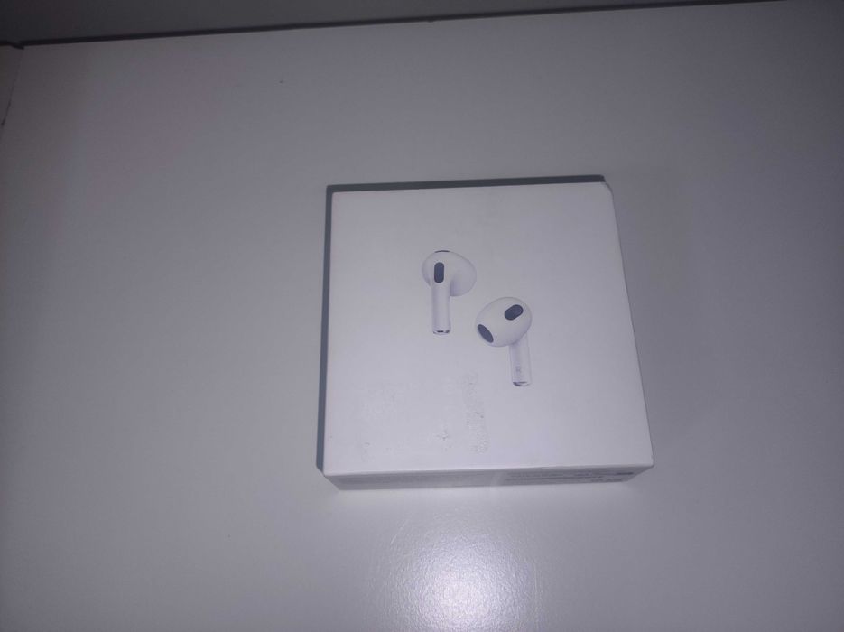 Słuchawki Apple AirPods 3. generacji z etui MagSafe