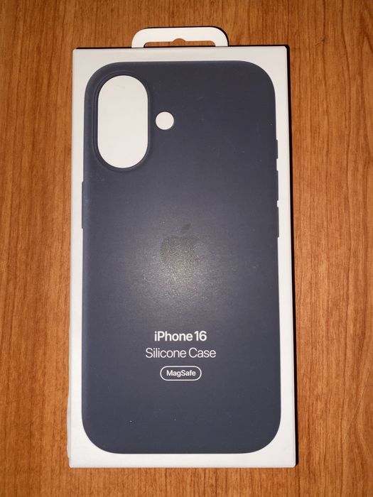 Capa Silicone Preta iPhone 16