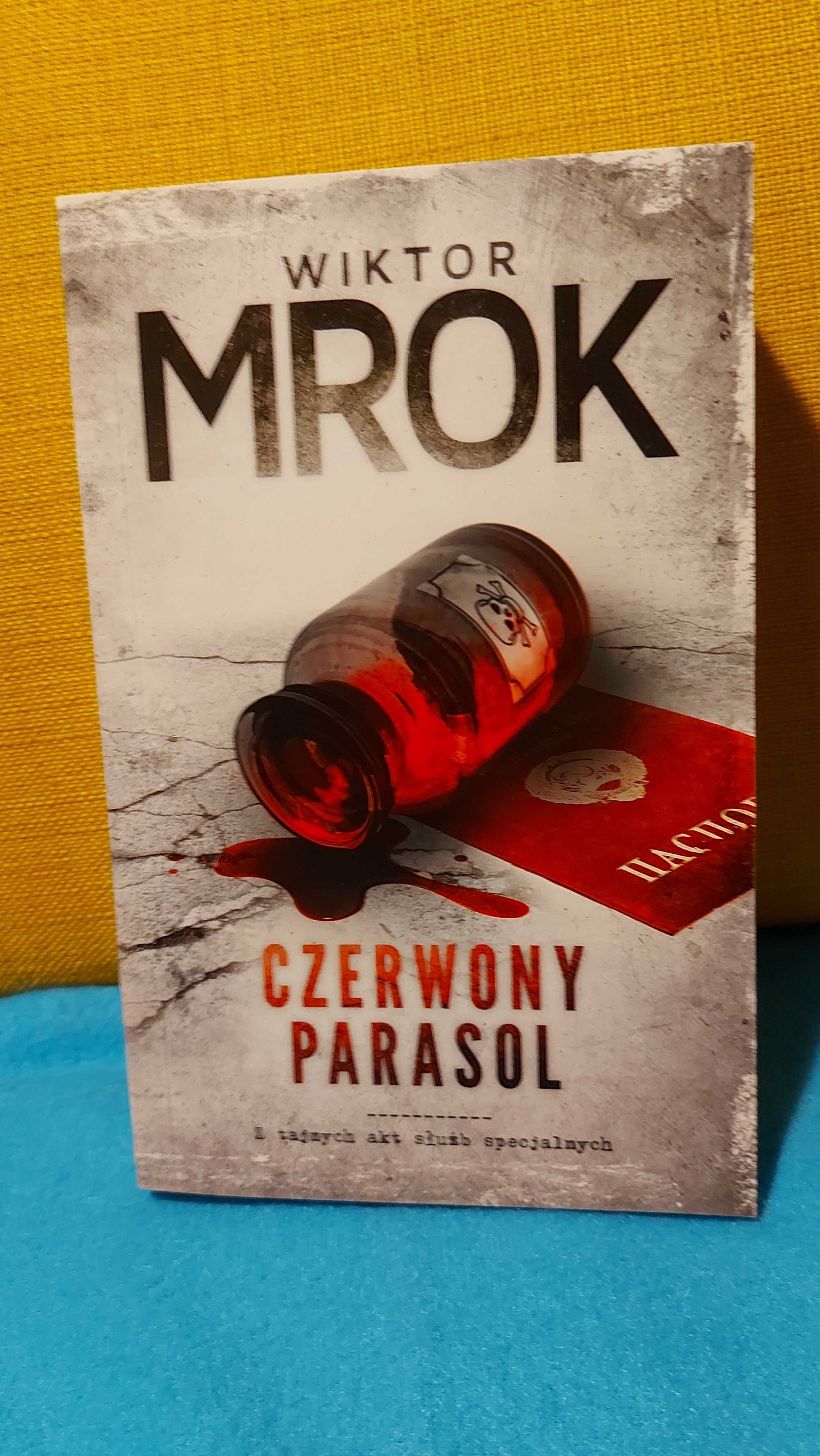 Czerwony Parasol Wiktor Mrok