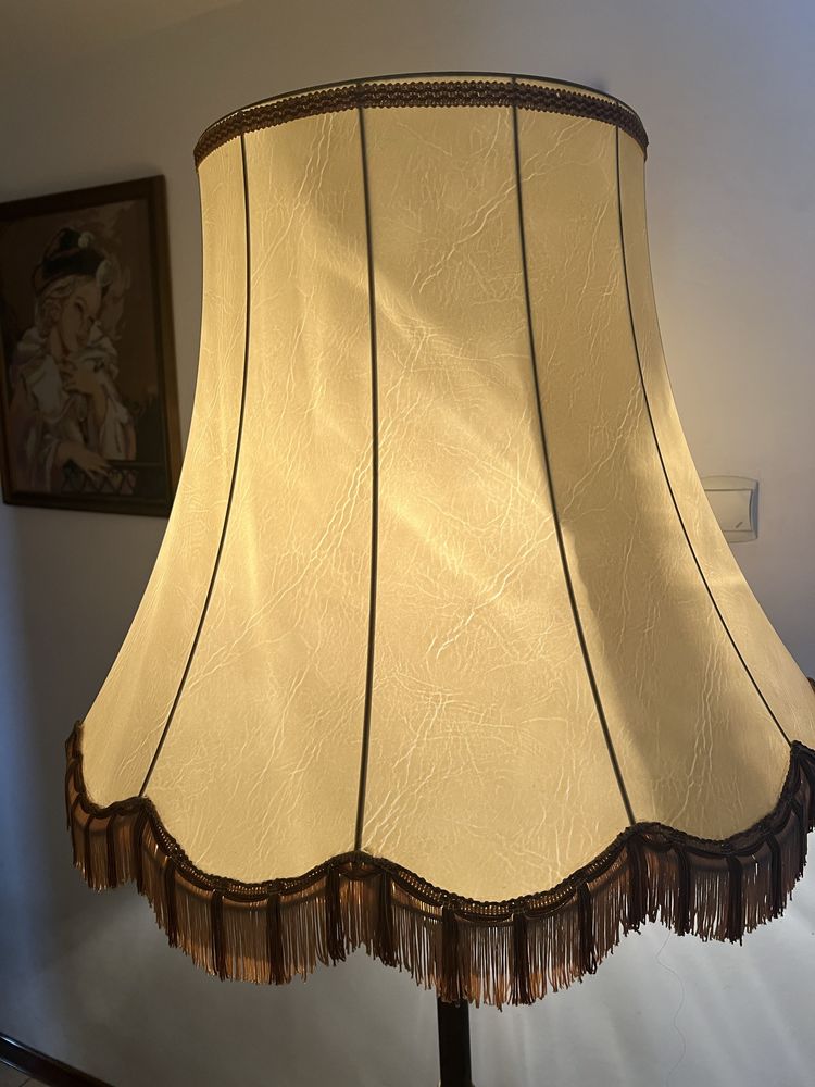 Lampa stojaca z abazurem