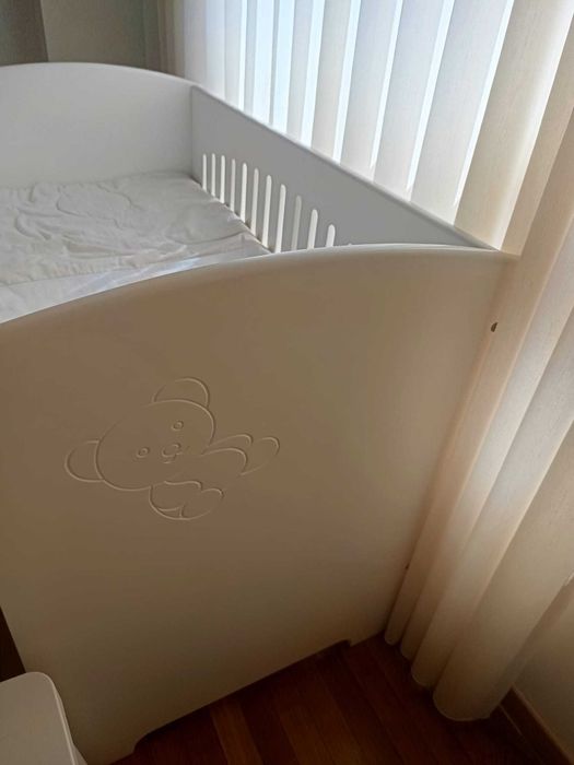 Linda cama de grandes como nova