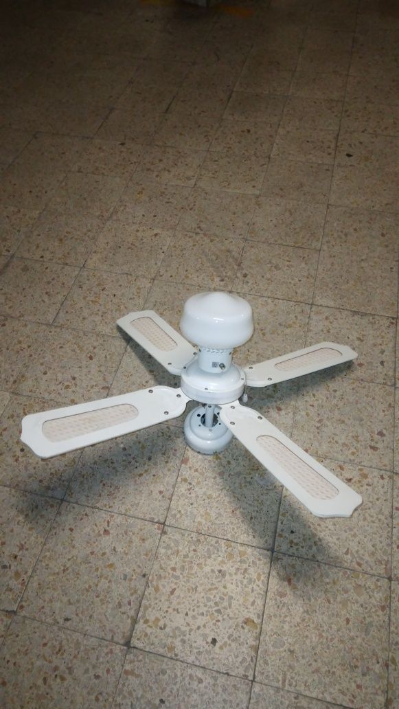 Ventoinha de tecto com luz