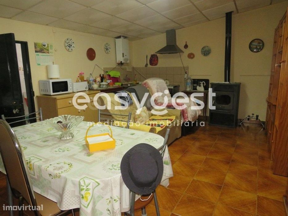 Moradia T4 em aldeia no concelho de Aljustrel com saída para 2 ruas