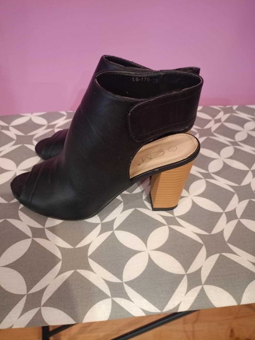 Buty bez pięty CM Paris