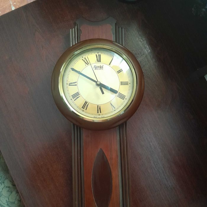 Часы настенные, дерево.