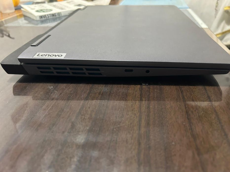 Vendo portatil lenovo LOQ 15APH8