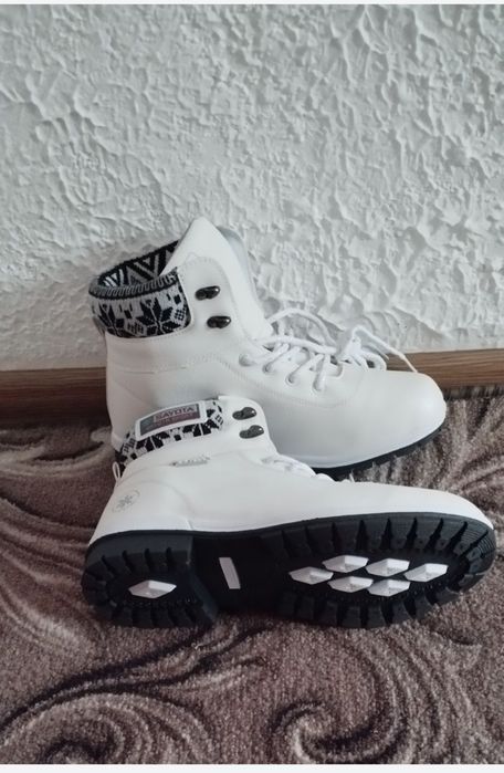 Продам новые зимние ботинки размер 40 цена 650