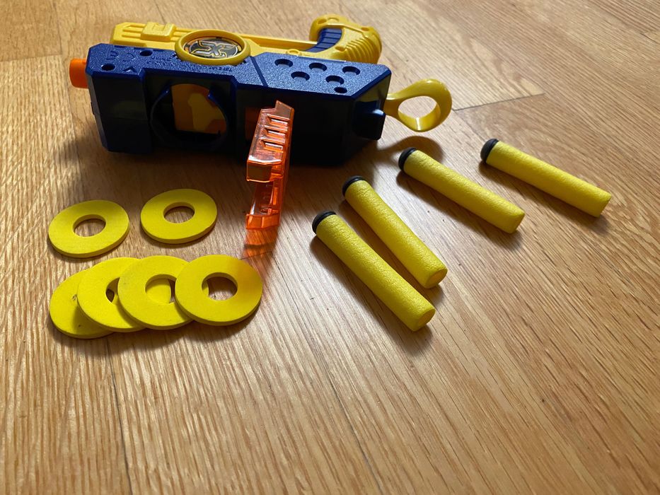 Pistolet  X-Shot na strzałki i krążki