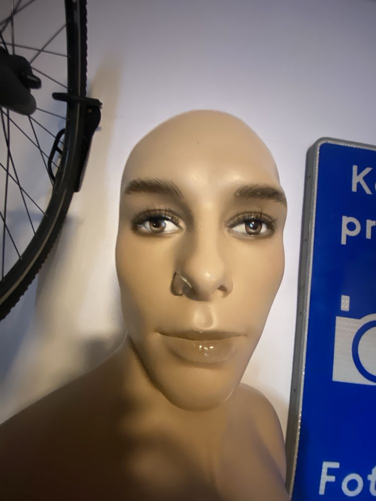 Manekin na podstawie