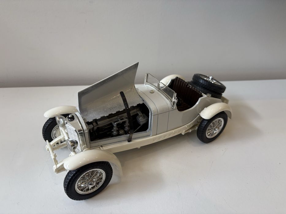 Model Mercedes SSKL 1:18 BBurago Burago (maisto welly)