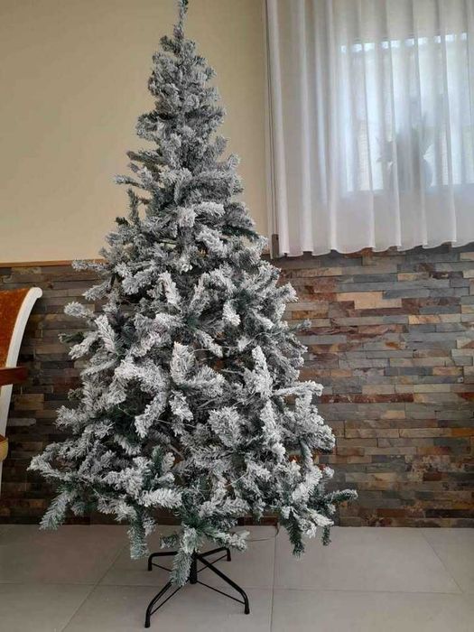 Árvore de Natal- 210 cm (vendo a 70€ a quem vier buscar hoje)