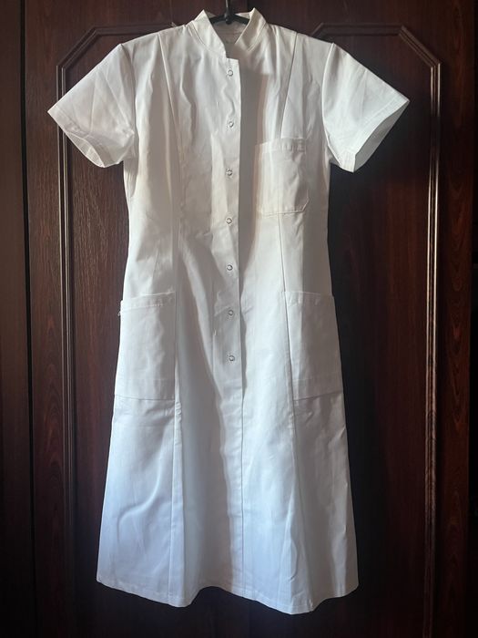 Медичний халат розмір: 42-44.