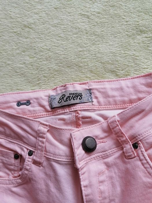 Новенькі жіночі джинси Revers