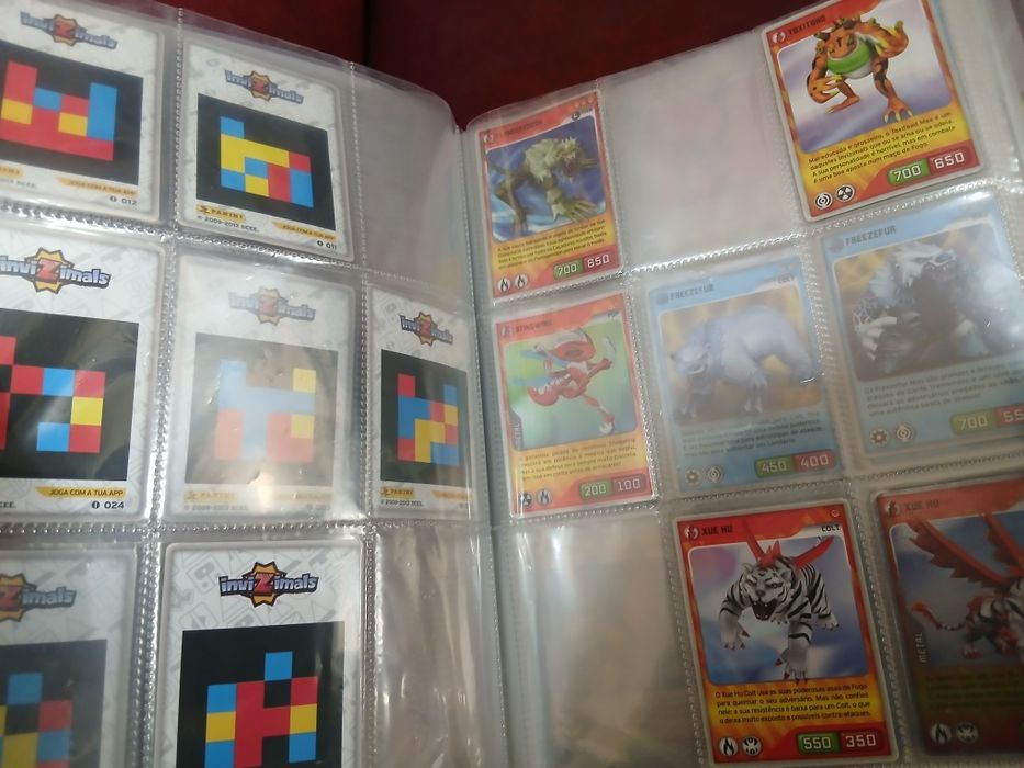 Caderneta Invizimals incompleta