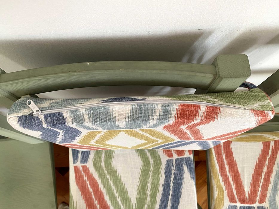 Quatro Cadeiras com Alfmofadas unicas