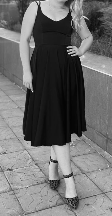 Святкова, атласна сукня