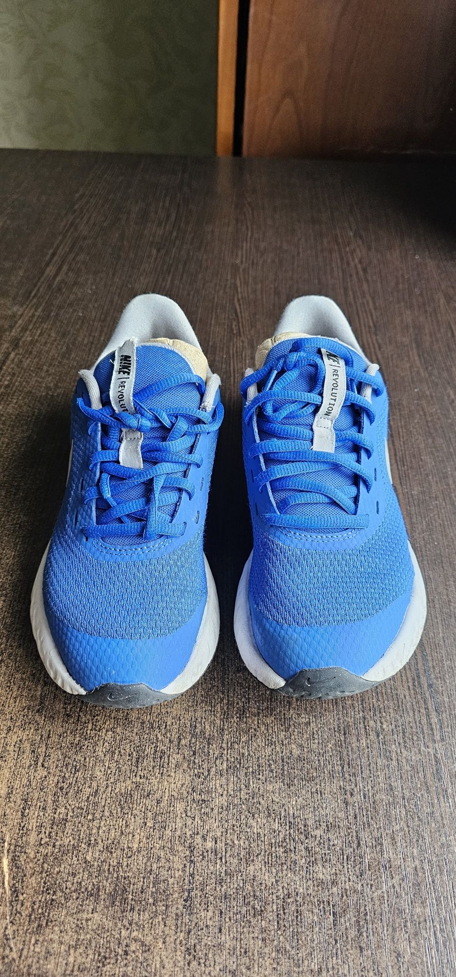 Кросівки Nike Revolution 36.5, стелька 24 см