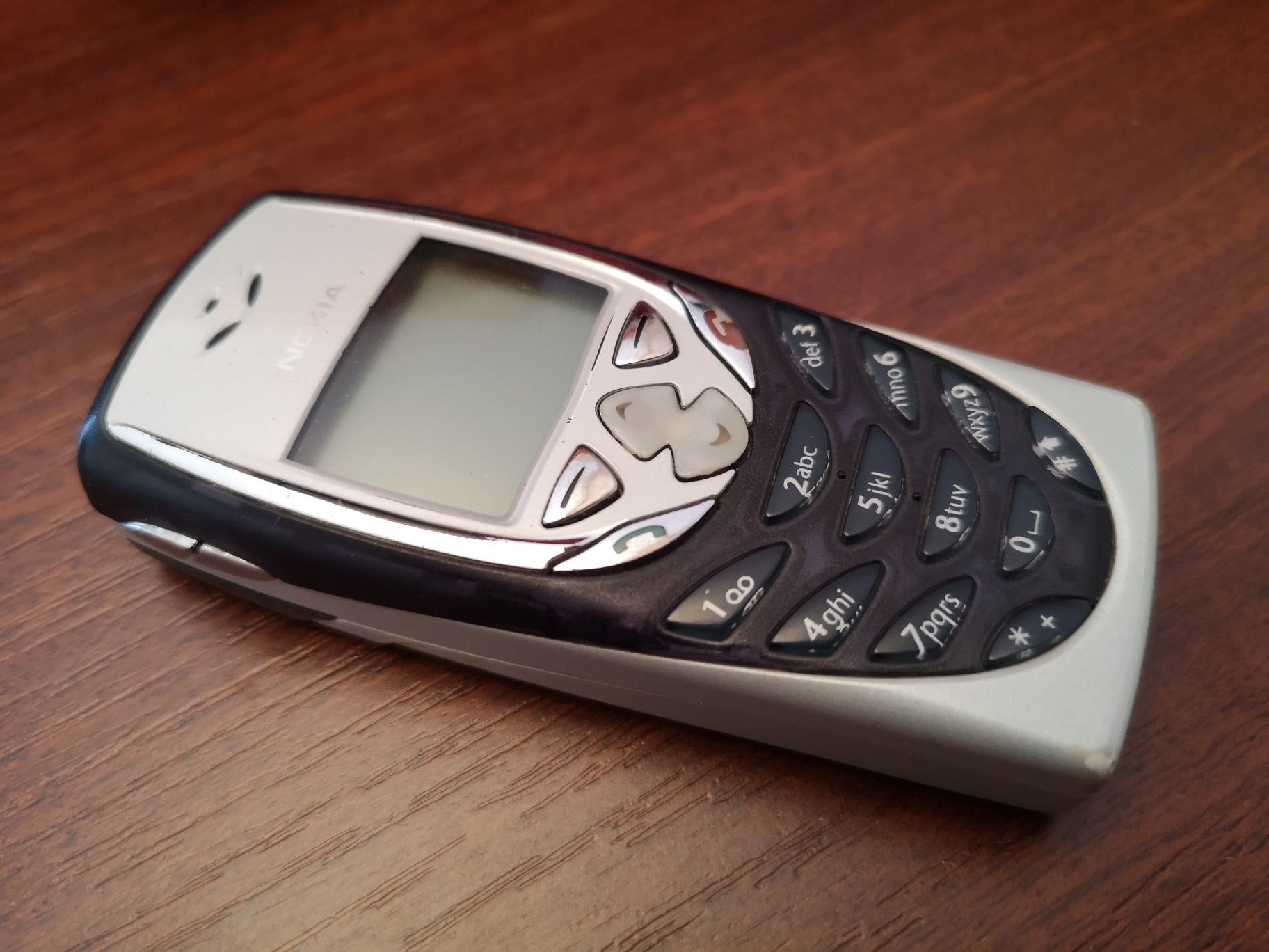 Nokia 8310 + ładowarka