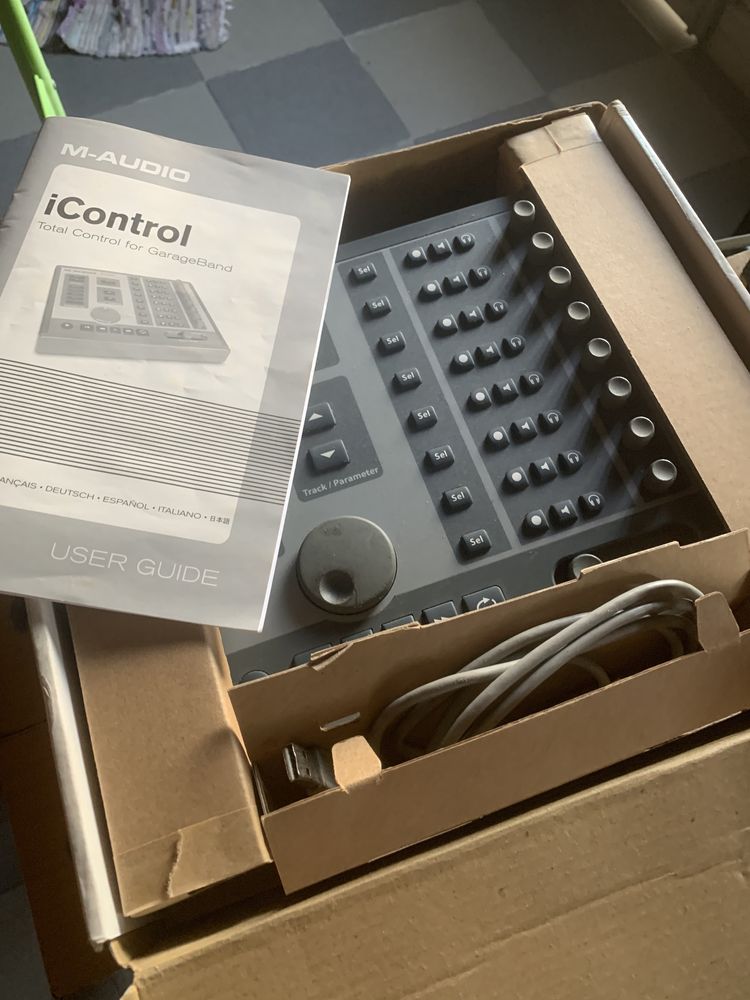 M-Audio iControl GarageBand Controller