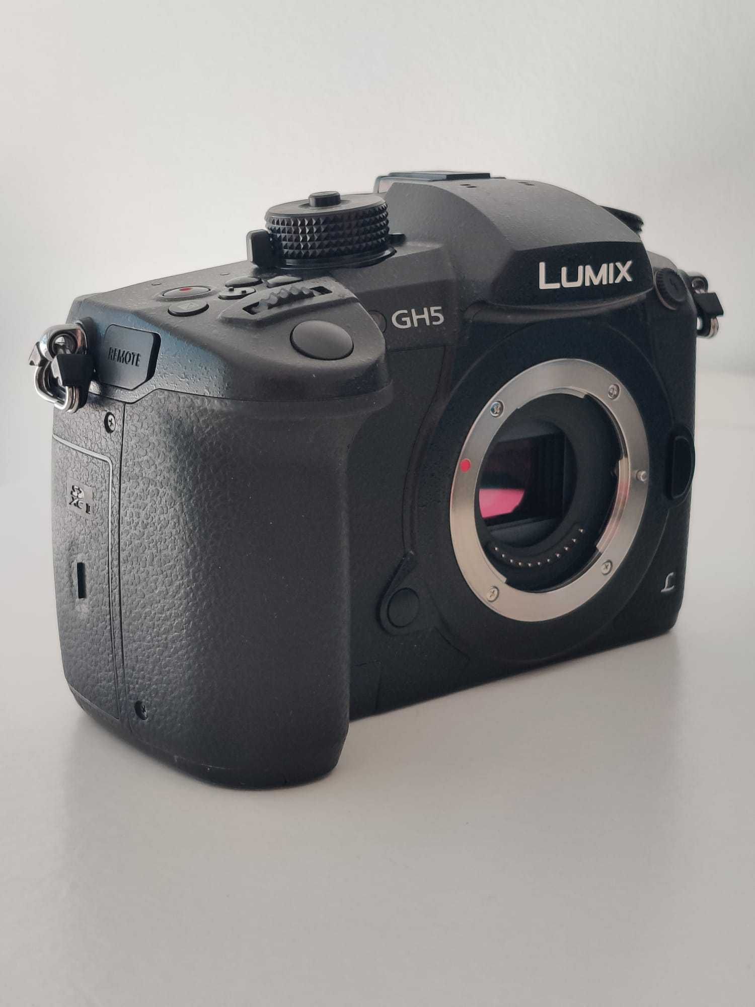 Panasonic LUMIX GH5 em ótimo estado - aceito trocas!