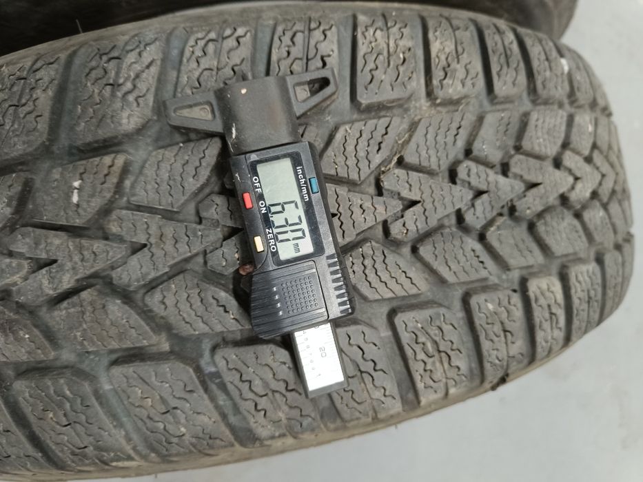 Opony zimowe 195/65/R15 Dunlop dwie sztuki
