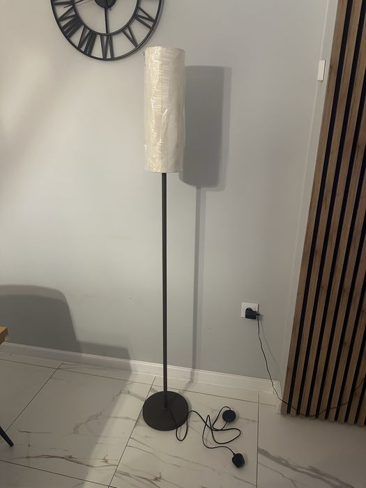 Lampa stojaca do salonu