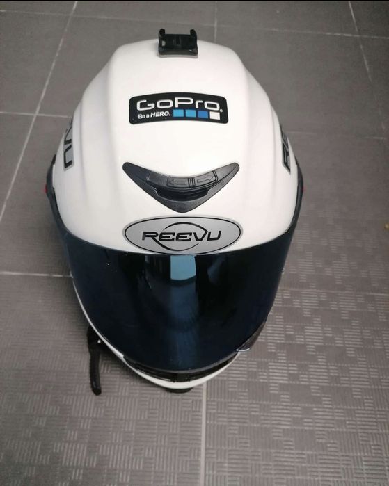 Capacete modular com espelho retrovisor