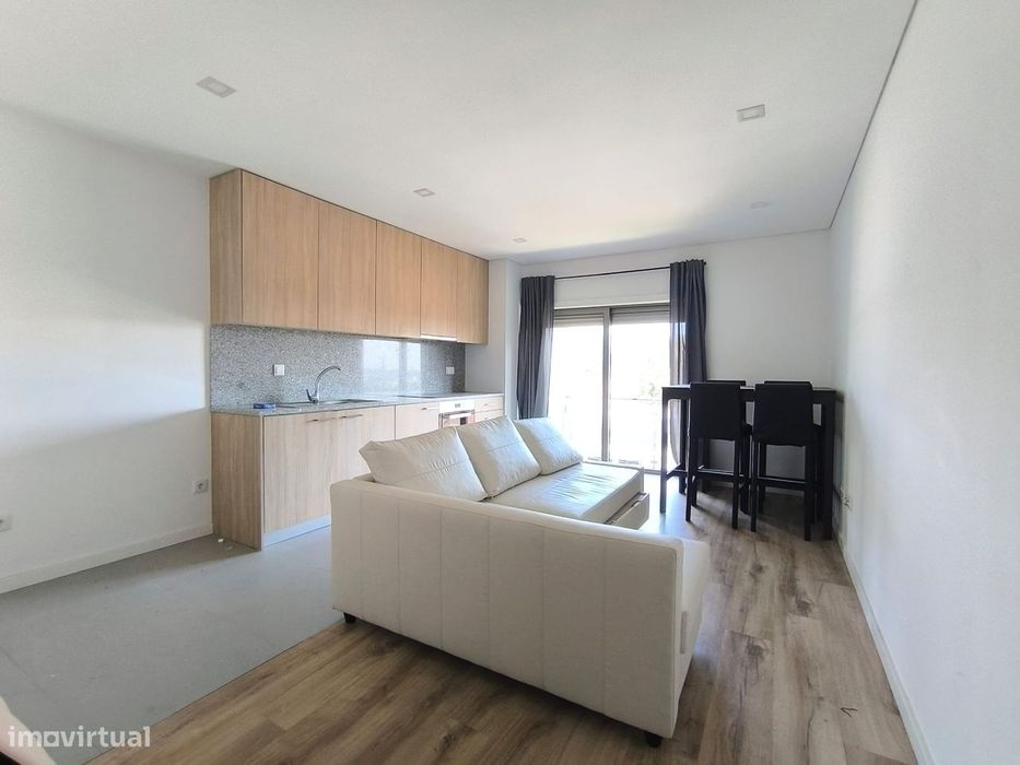 T1 Kitchenette - Varanda e lugar garagem - Arrendado
