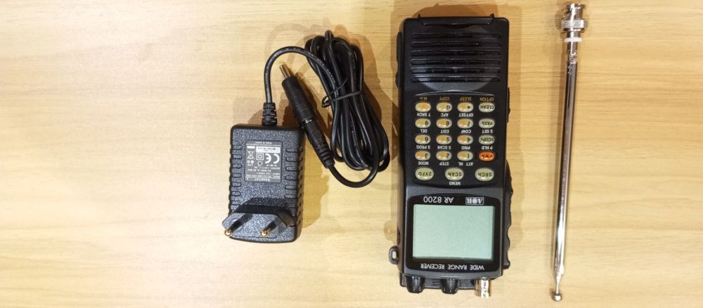 Сканирующий радиоприемник AR8200