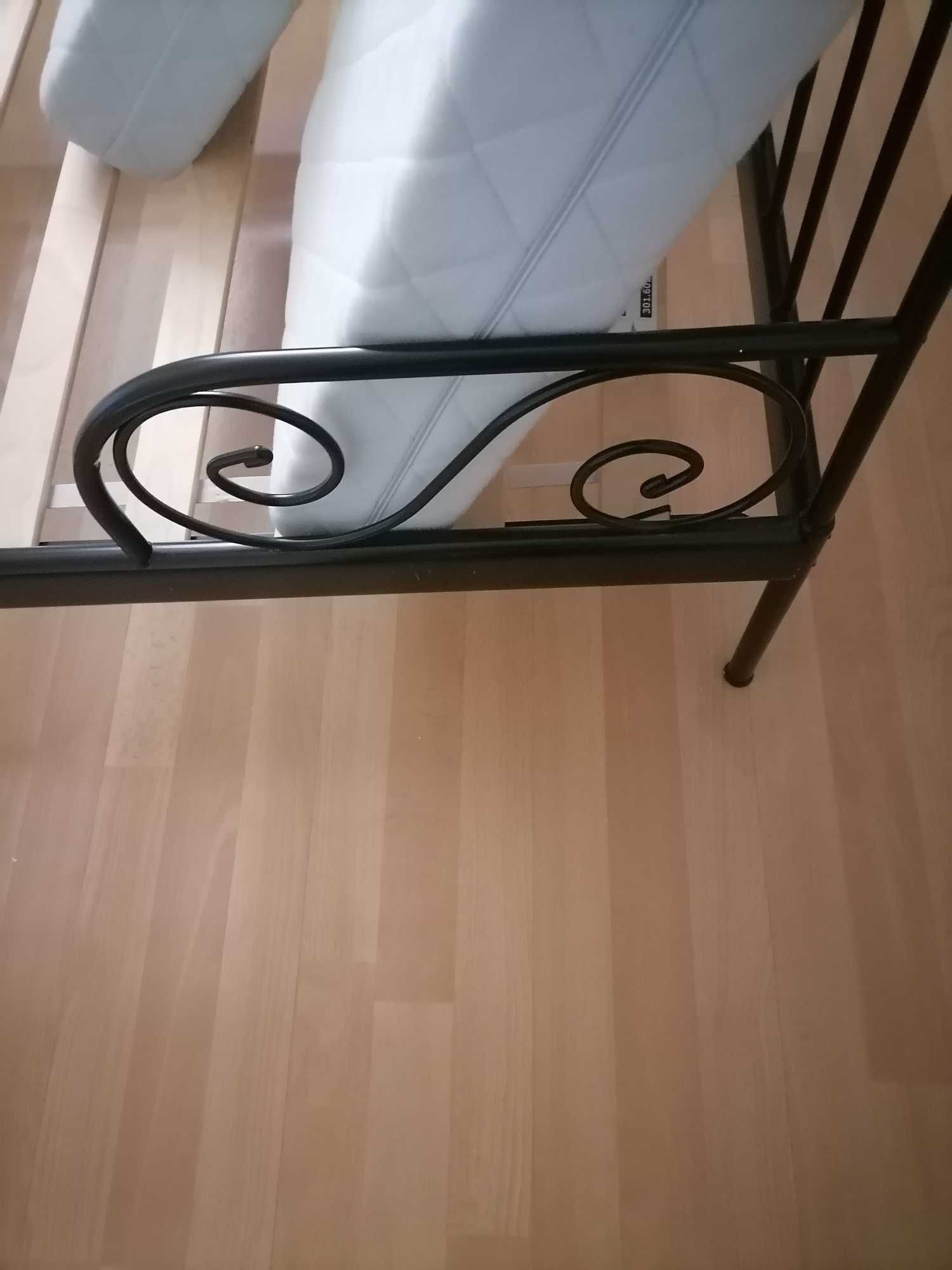 Cama extensivel IKEA criança + estrado + colchão (preta)