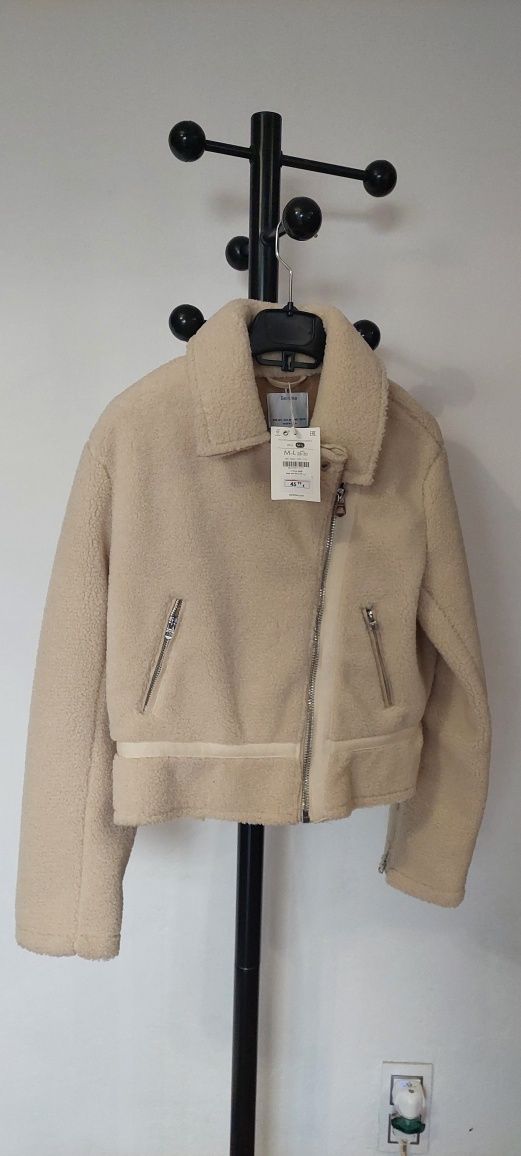 Casaco de efeito pelo da Bershka