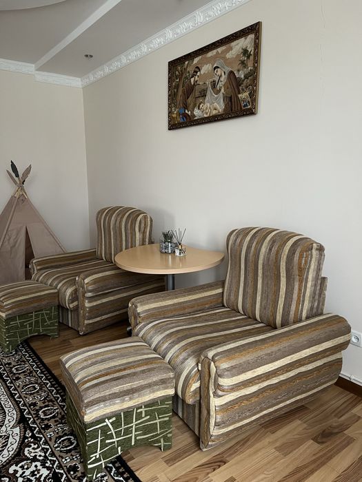 Розкладні мʼягкі крісла + пуфи + стіл