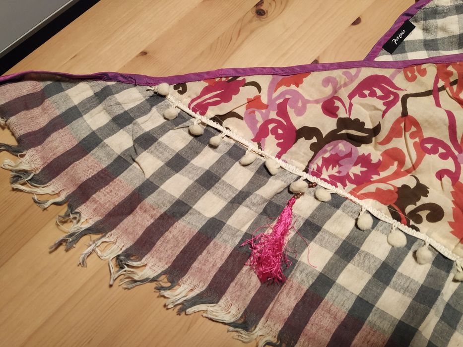 Lenço em triângulo Parfois