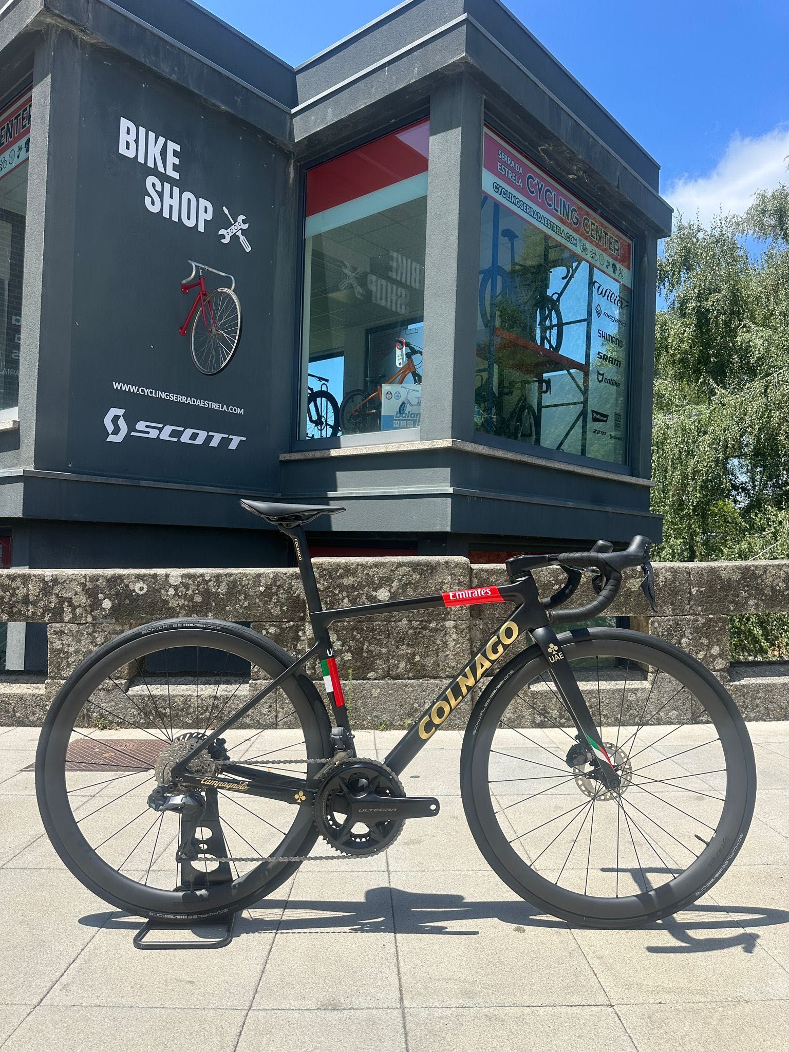 Colnago V3rs UAE edition