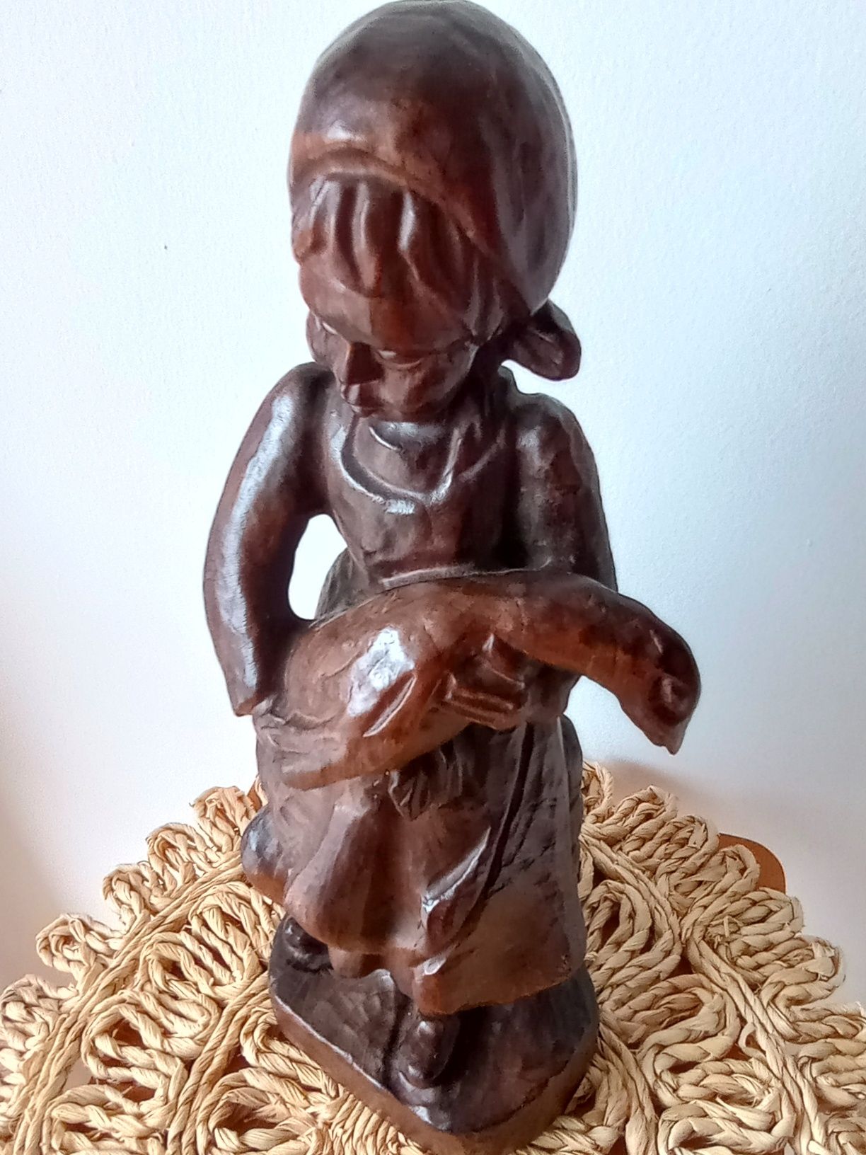 Drewniana ozdobna figurka Gęsiareczki