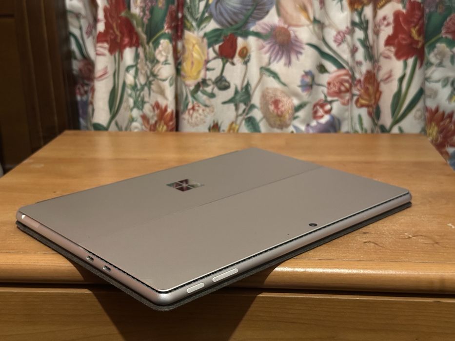 Microsoft Surface Pro 9 + Teclado + Caneta Surface | i5