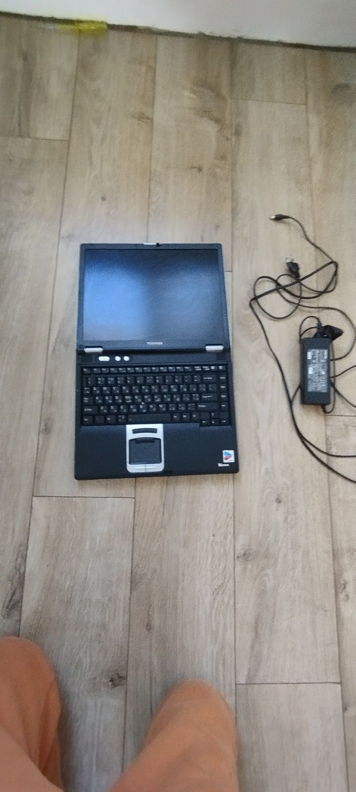 Ноутбук TOSHIBA з зарядкою