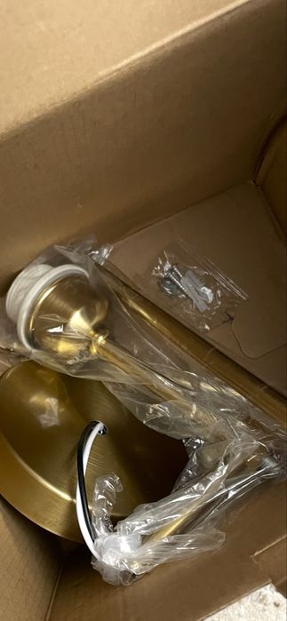 Dwa zlote kinkiety z abazurami struktura lnu