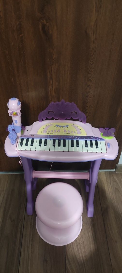 Pianino dla dziewczynki z mikrofonem