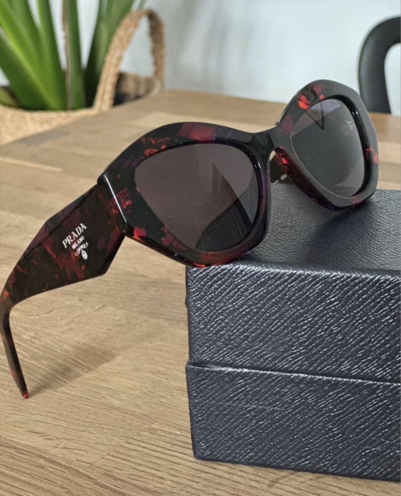 Okulary przeciwsłoneczne PRADA abstract  PR07YS czarne klasyczne