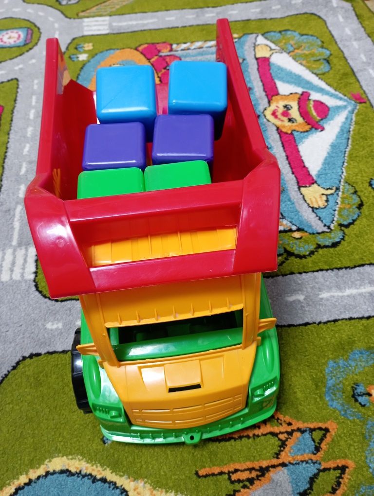 Самосвал (грузовичок) с кубиками