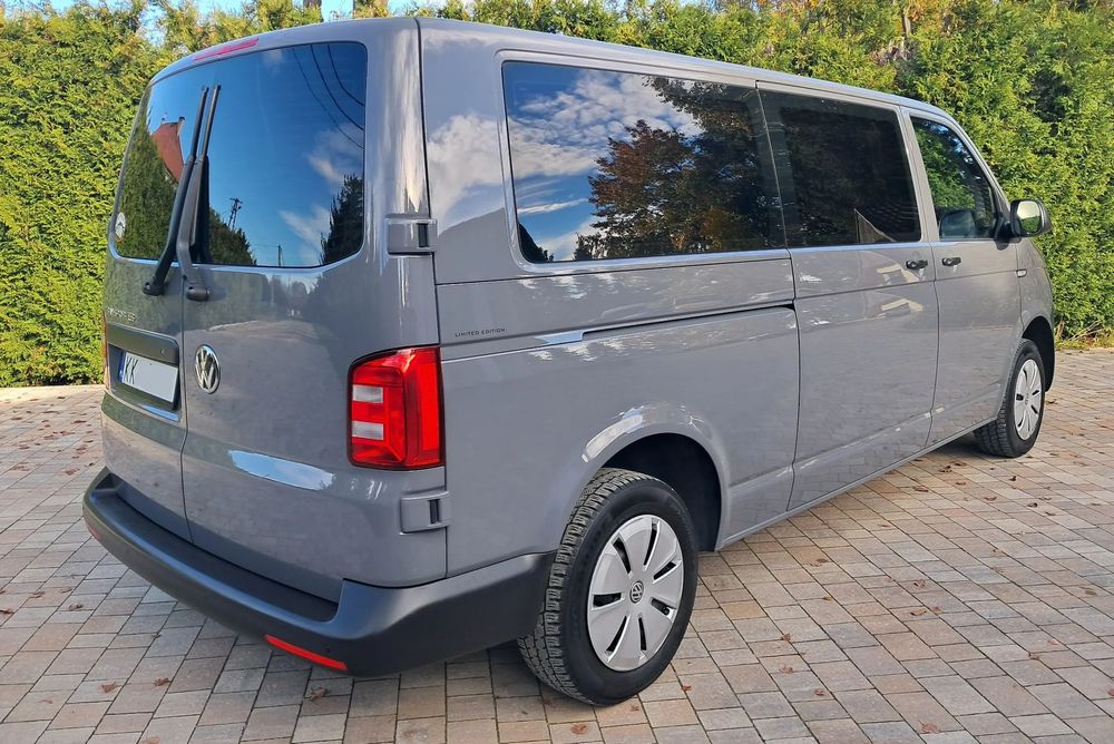Volkswagen Transporter T6 9 osób 9 osobowa wersja LONG Salon Polska KLIMA WEBASTO stan BDB