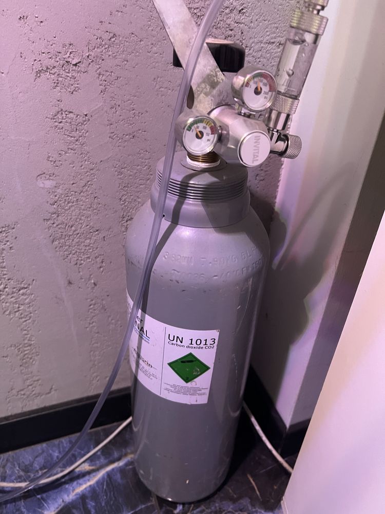 Sprzedam akwarium 660L z szafką – CO2, filtr, lampy, ryby i rośliny