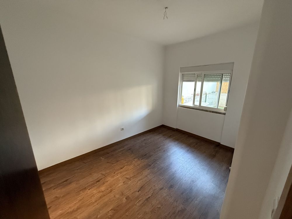 Apartamento t2 com quintal no centro de corroios
