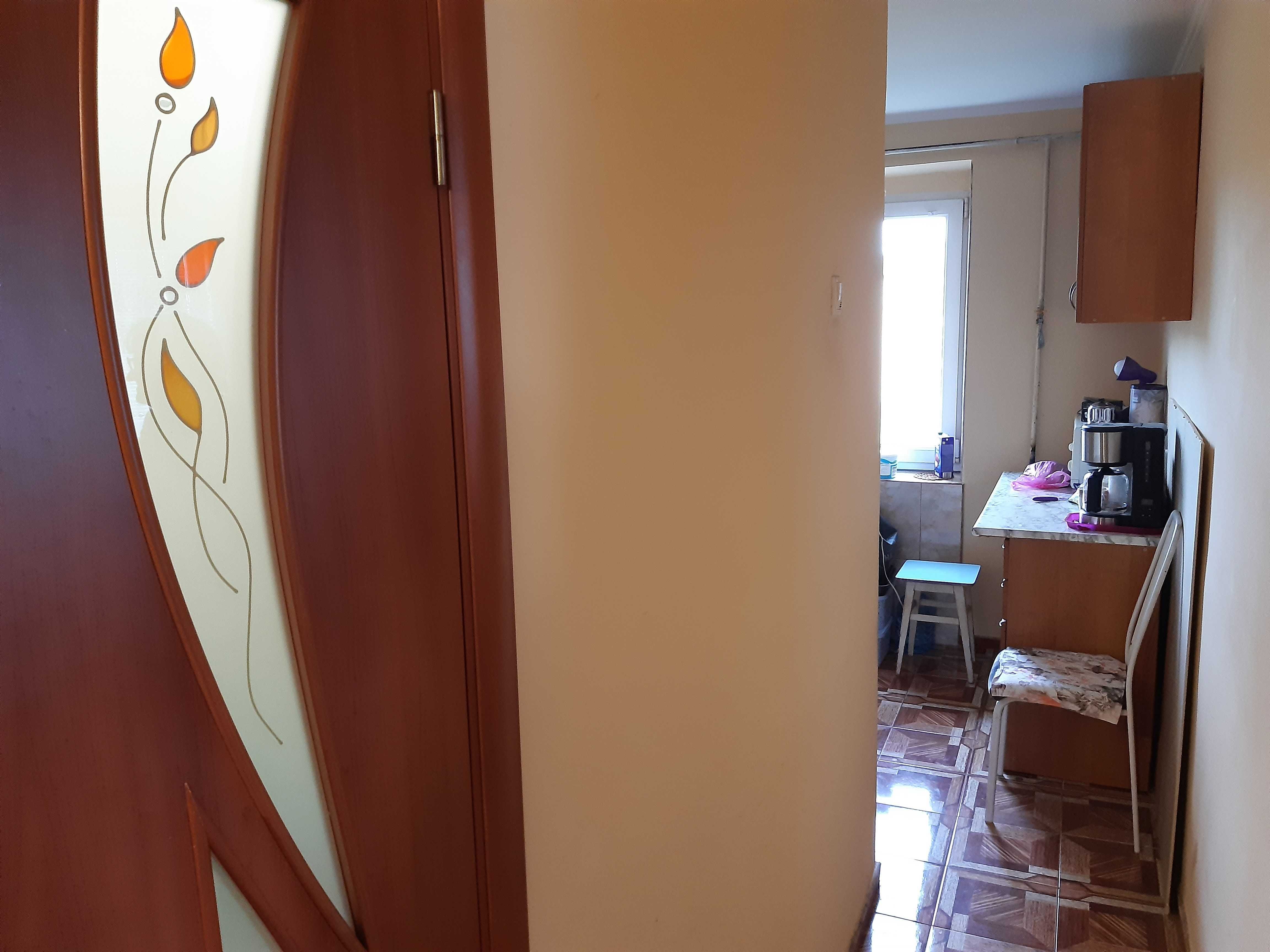 Продам 2-х кімнатну квартиру в жилому стані з меблями у Берегові