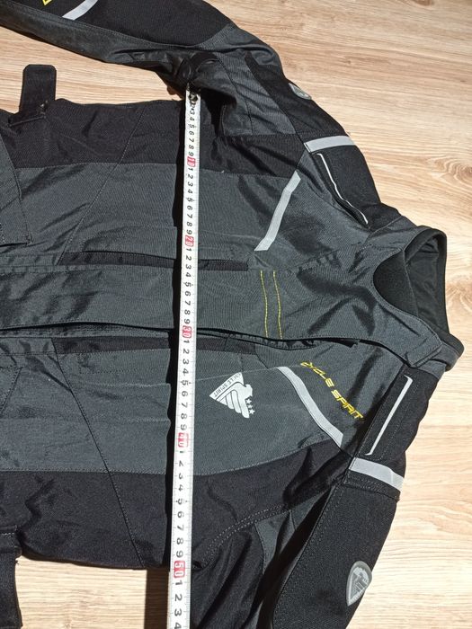 Продам якісну мотокуртку