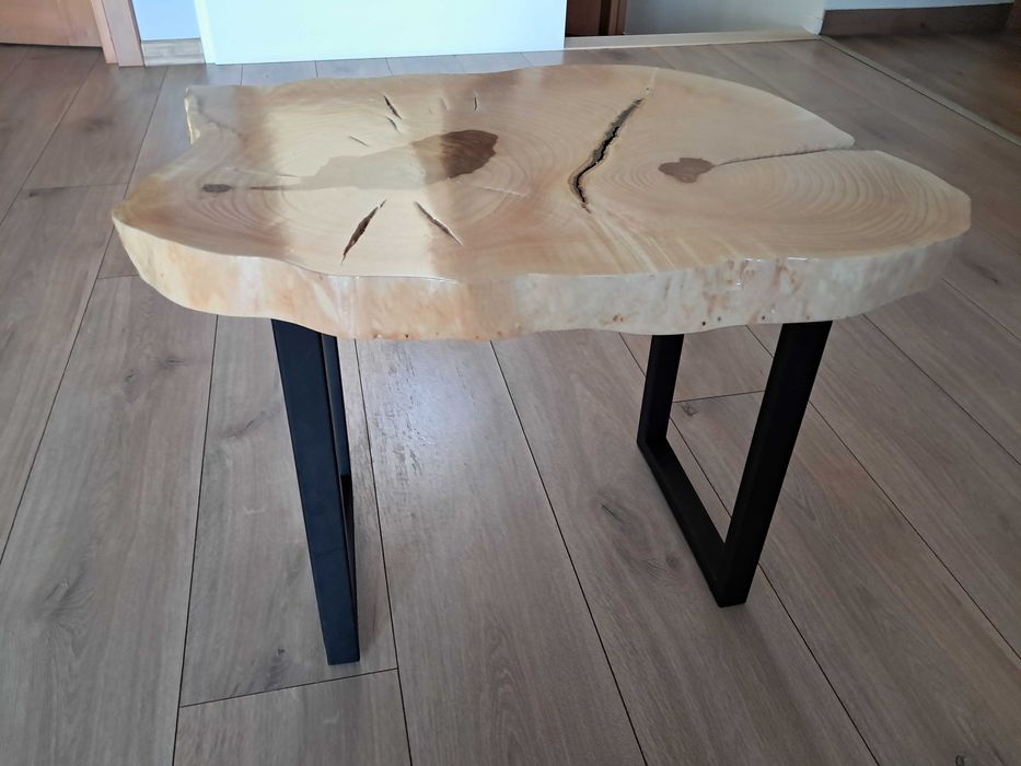 Stolik kawowy z plastra jesionowego ręcznie robiony