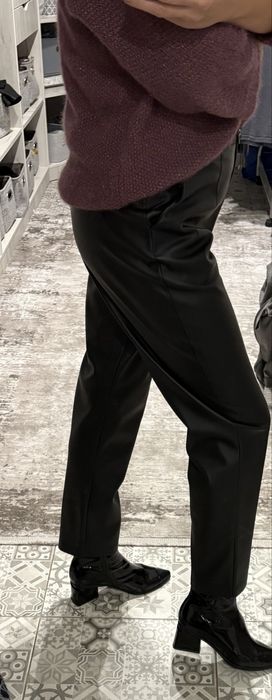 Жіночі чорні штани із екошкіри. Р.46-48.