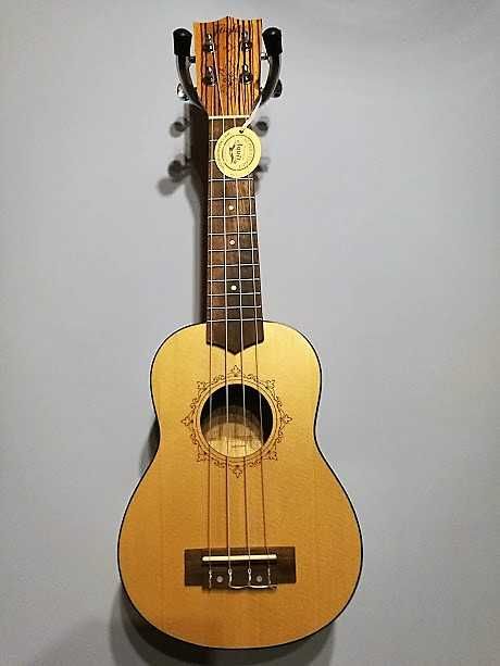 Flight DUS320 ukulele sopranowe z pokrowcem DUS-320
